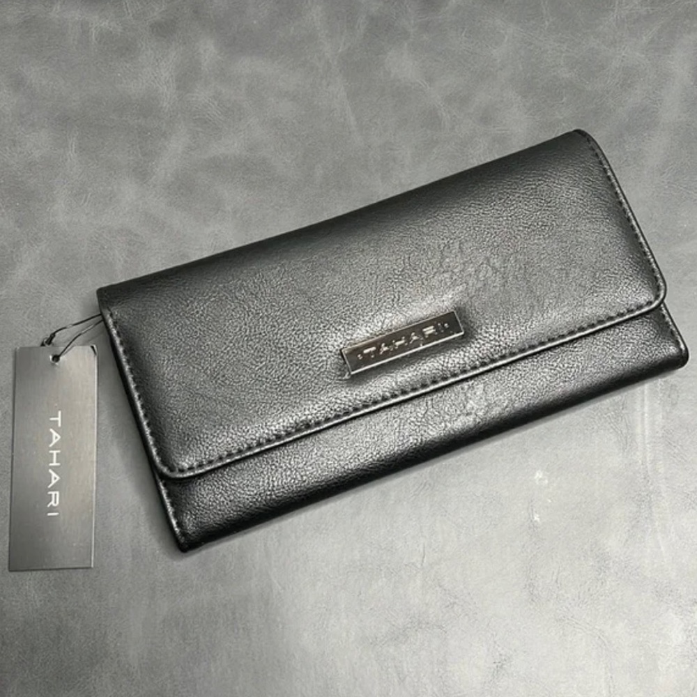 TAHARI BIFOLD WALLET